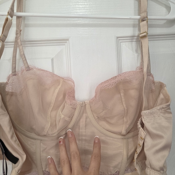 Victoria's Secret Dream Angels Unlined Balconette Lace Bustier Cream/Pink 36DD - Picture 11 of 15